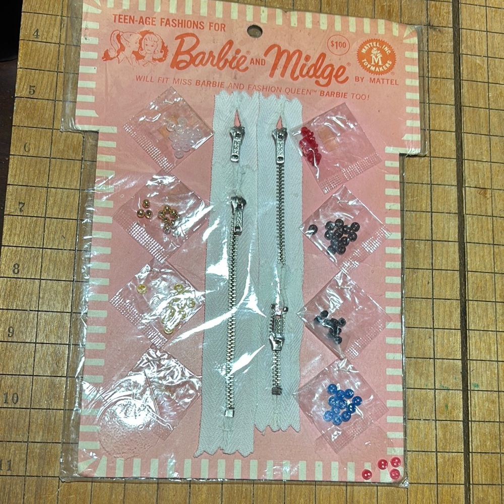 Mattel 1963 Barbie and Midge Fashion Accessories Silver Zippers Buttons 8”x5.75” - Picture 4 of 17